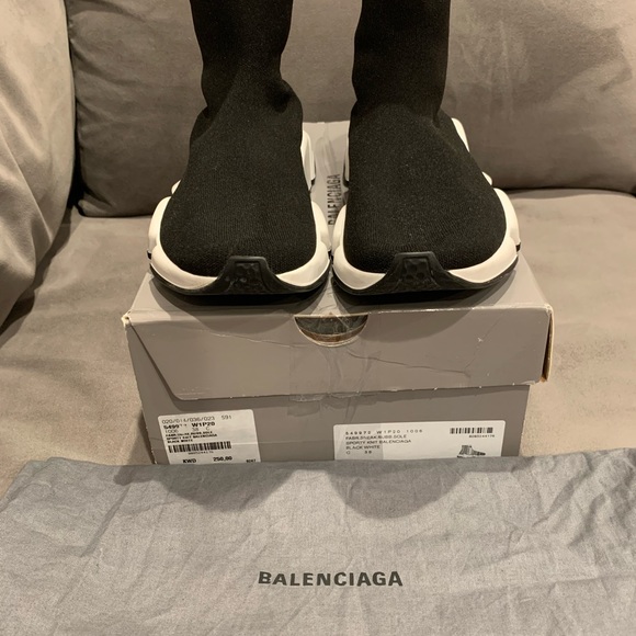 Balenciaga knit sneaker in black/white. Lightly worn. - Picture 2 of 15